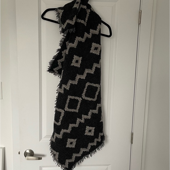 Wilfred - Diamond Mosaic Blanket Scarf - Picture 2 of 12